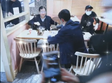宣城市委書記來(lái)到宣城萬(wàn)達(dá)如意餛飩店就餐，為餐飲業(yè)恢復(fù)堂食宣導(dǎo)